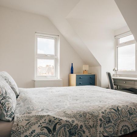 Private Two Bedroom Residence In Southbourne - Private Parking - Off The High Street - Minutes Away From The Beach Bournemouth Luaran gambar