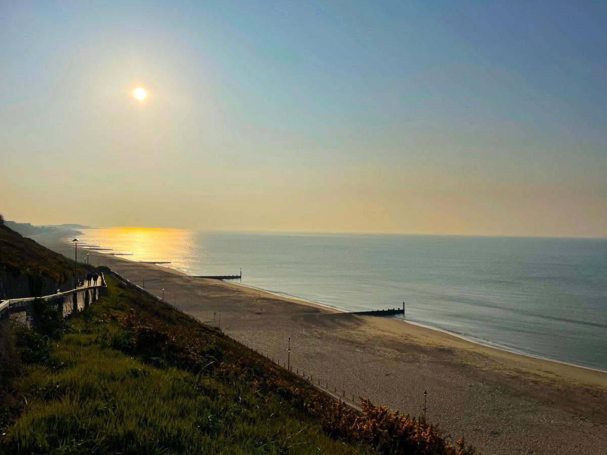 Private Two Bedroom Residence In Southbourne - Private Parking - Off The High Street - Minutes Away From The Beach Bournemouth Luaran gambar