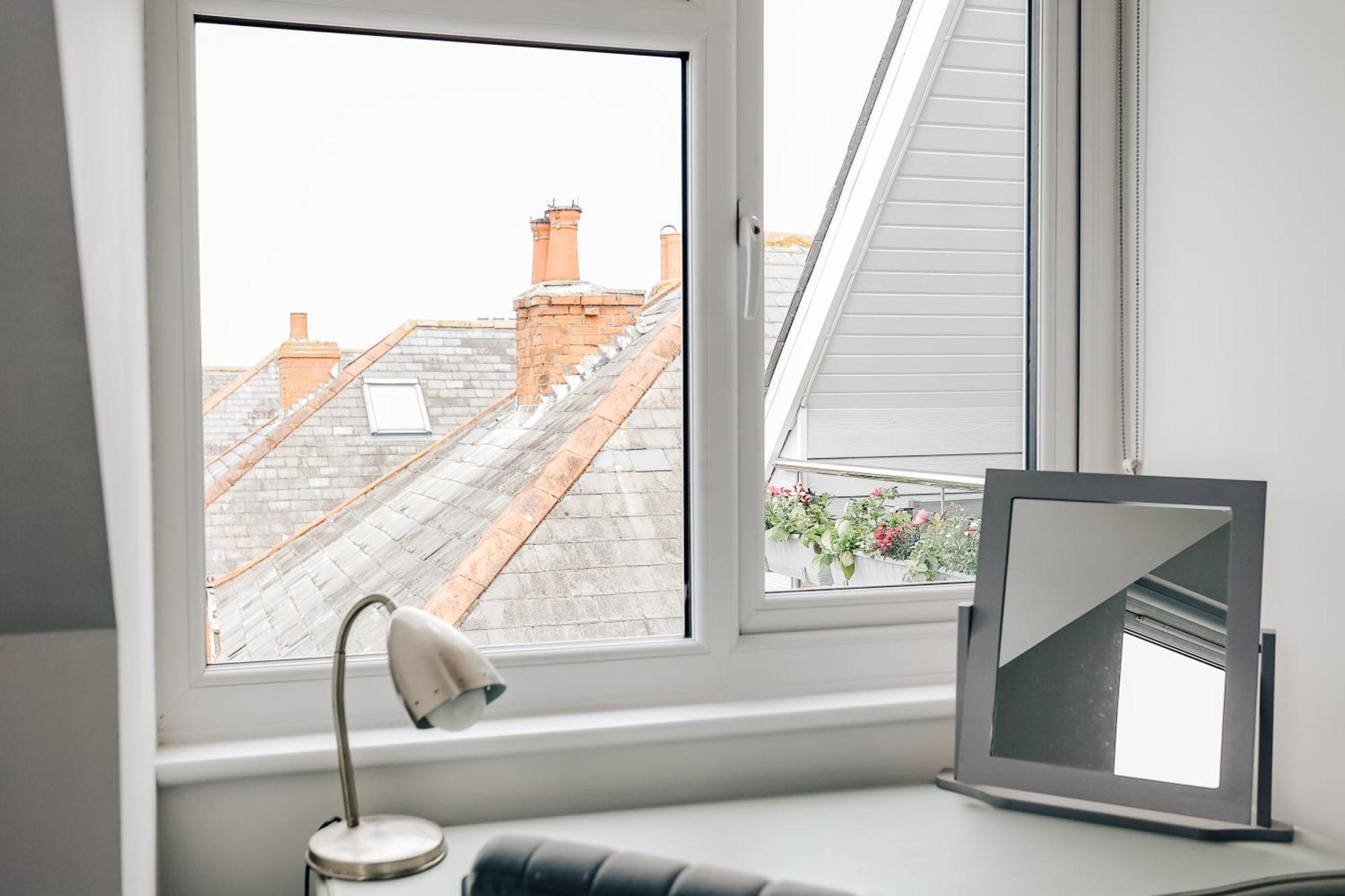 Private Two Bedroom Residence In Southbourne - Private Parking - Off The High Street - Minutes Away From The Beach Bournemouth Luaran gambar