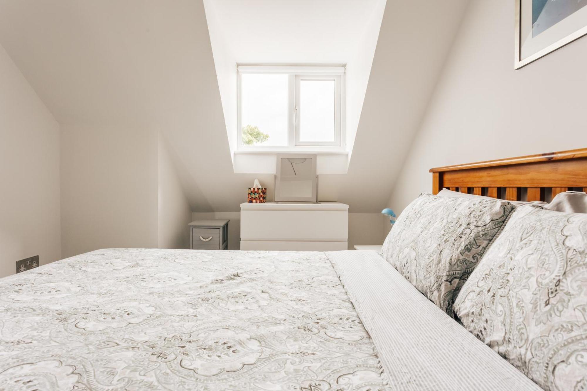 Private Two Bedroom Residence In Southbourne - Private Parking - Off The High Street - Minutes Away From The Beach Bournemouth Luaran gambar