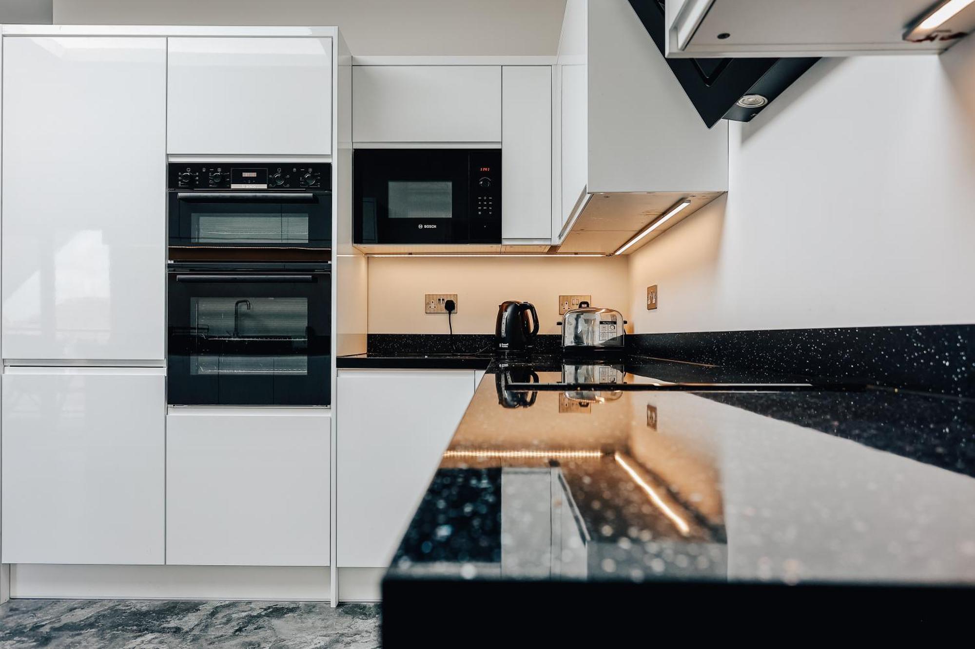 Private Two Bedroom Residence In Southbourne - Private Parking - Off The High Street - Minutes Away From The Beach Bournemouth Luaran gambar