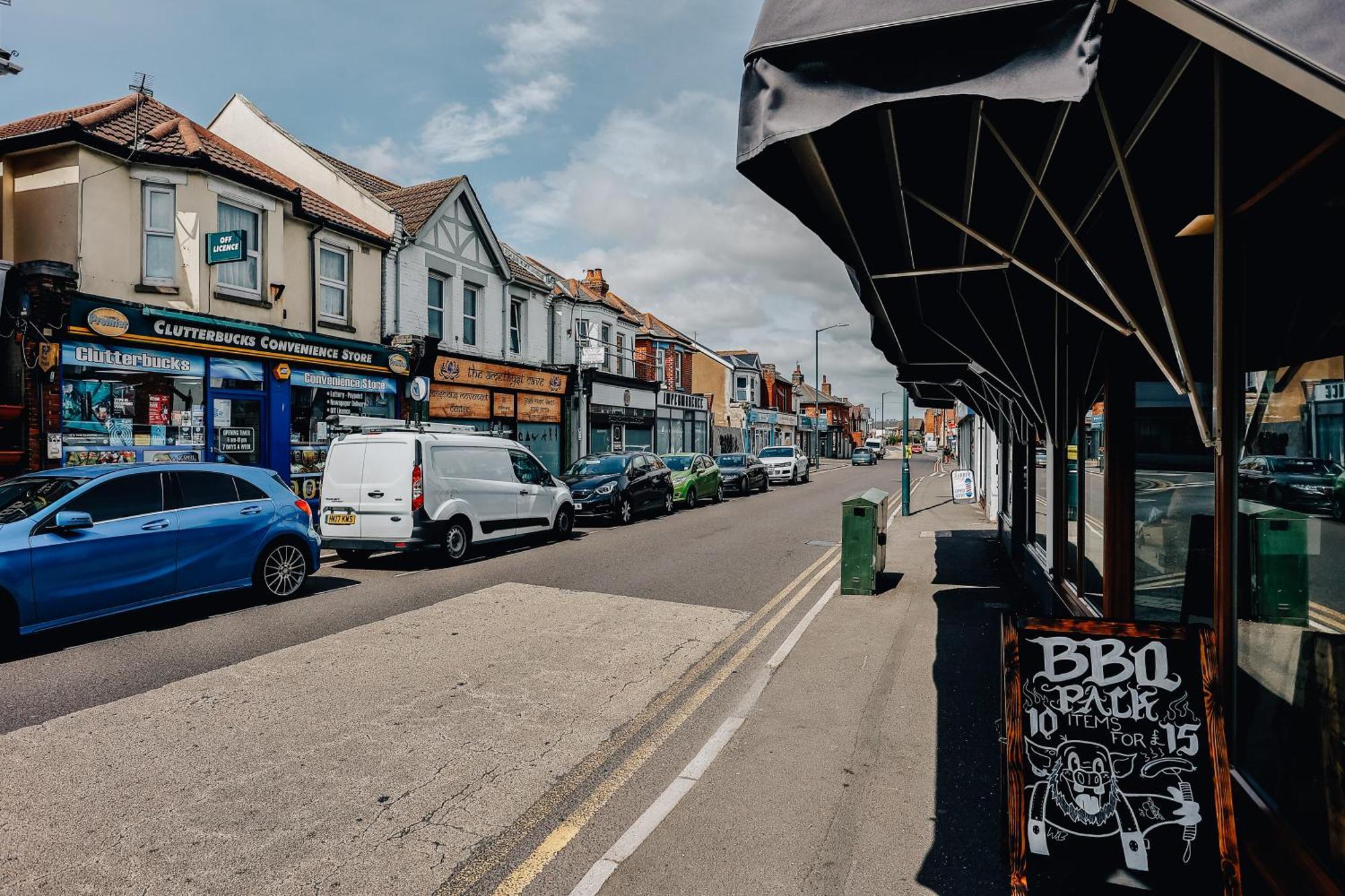 Private Two Bedroom Residence In Southbourne - Private Parking - Off The High Street - Minutes Away From The Beach Bournemouth Luaran gambar